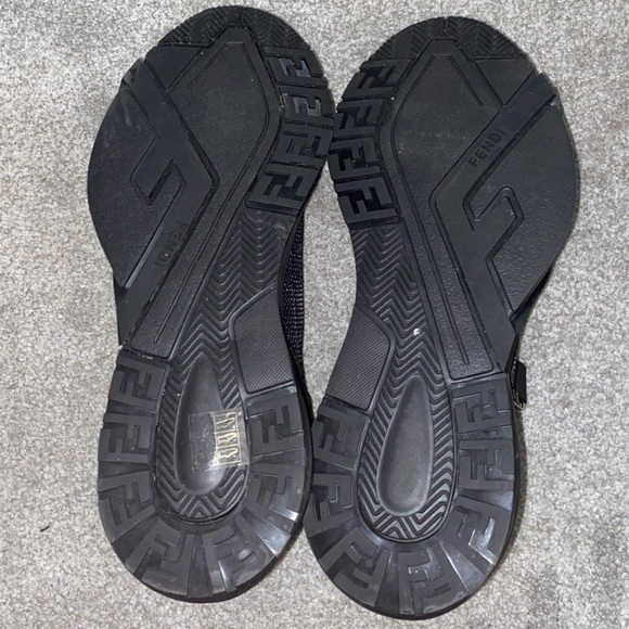 ❌SOLD❌ FENDI SNEAKERS - Picture 4 of 8